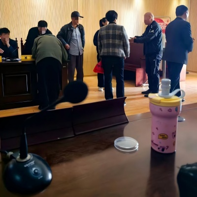 开庭照片(1).jpg