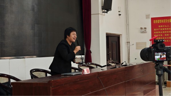 盛廷贾新芳律师普法-百名律师和田行.jpg