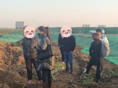 和赵凤梅律师在河北邯郸案件现场考察,参加多户维权案件.jpg