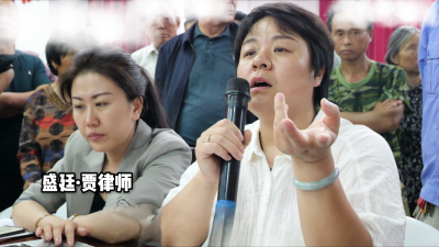 和贾新芳律师在浙江衢州多户维权案件现场普法.png