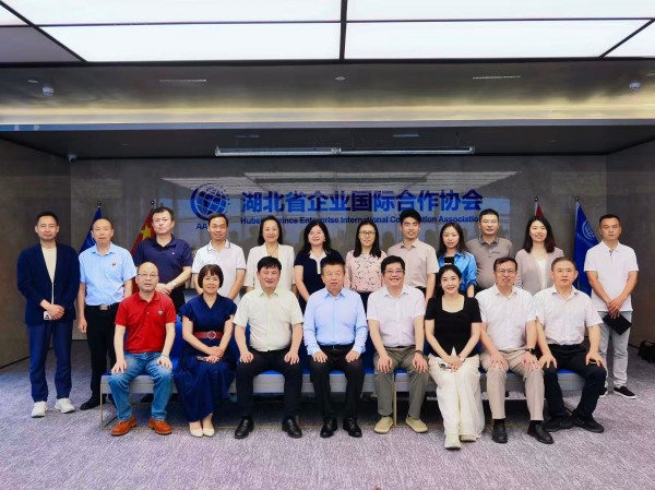 盛廷国际事务部随中国产业海外发展协会赴湖北考察调研1.jpg