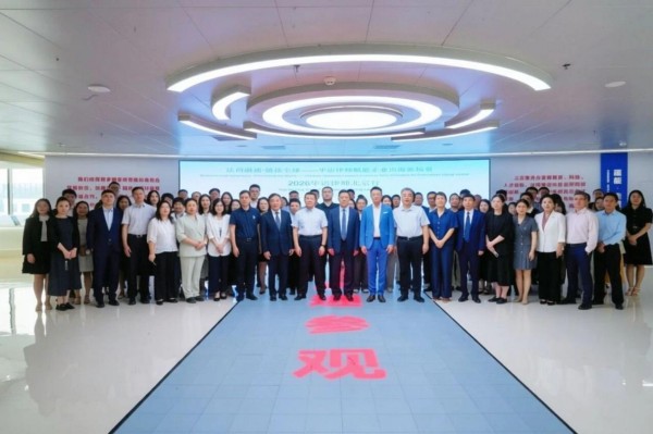 盛廷律师受邀参加华语律师北京行活动现场合影.jpg